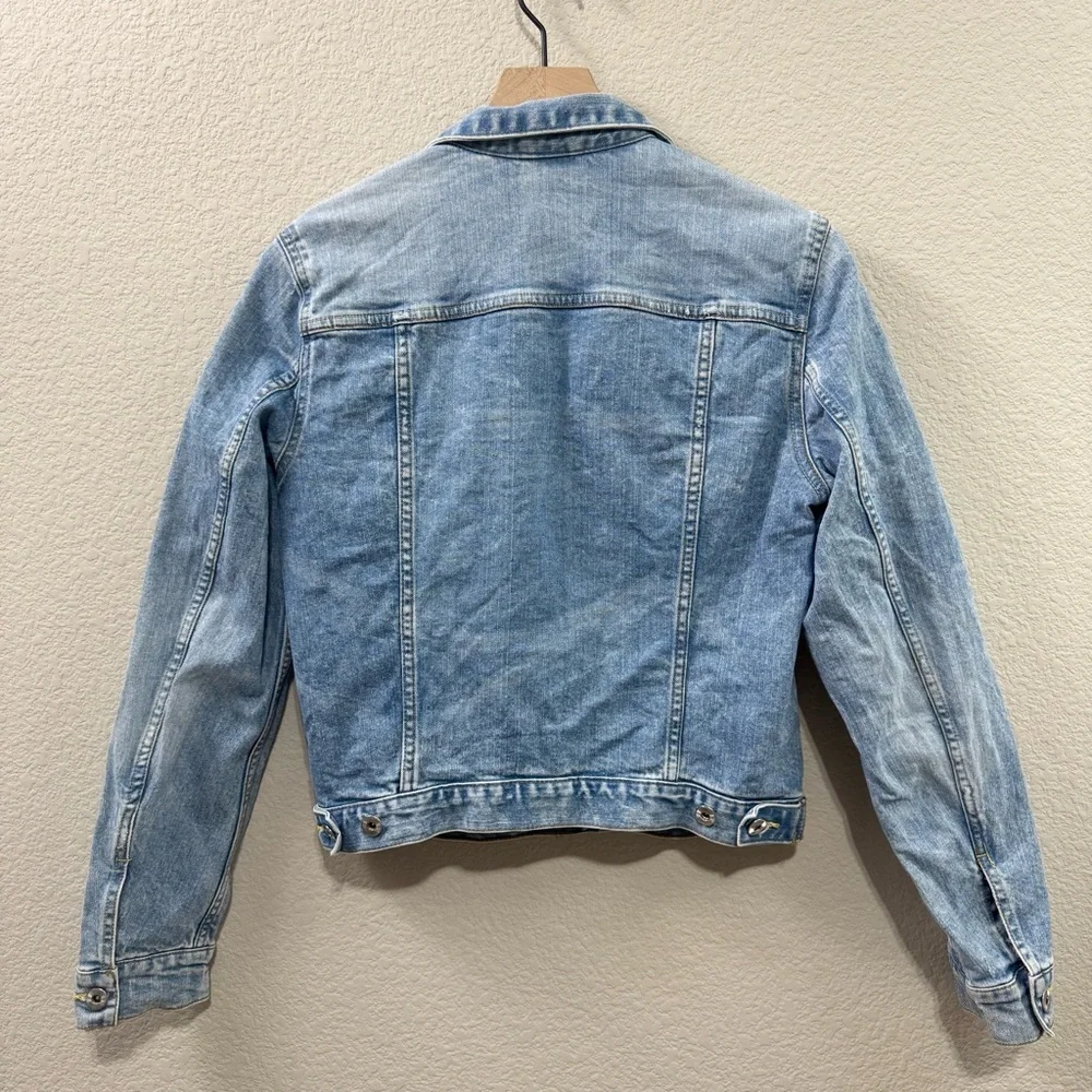3/$20 H&M L.O.G.G. Classic Light Wash Denim Jacket Women’s Size 8 - Picture 9 of 14